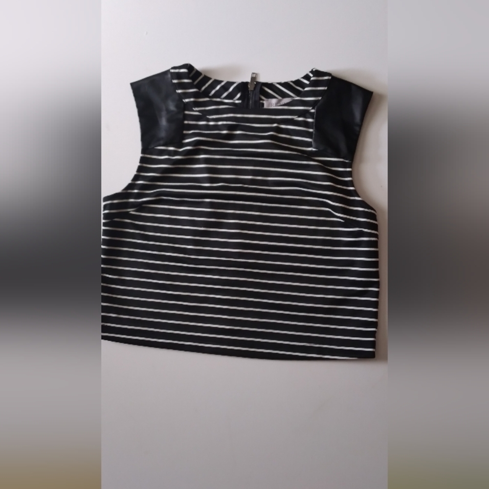 Stylish cropped top